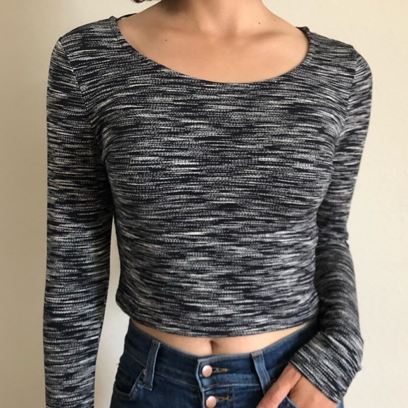 H&M Divided black long sleeve crop top - Picture 1 of 3